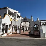 Tio Charles Village